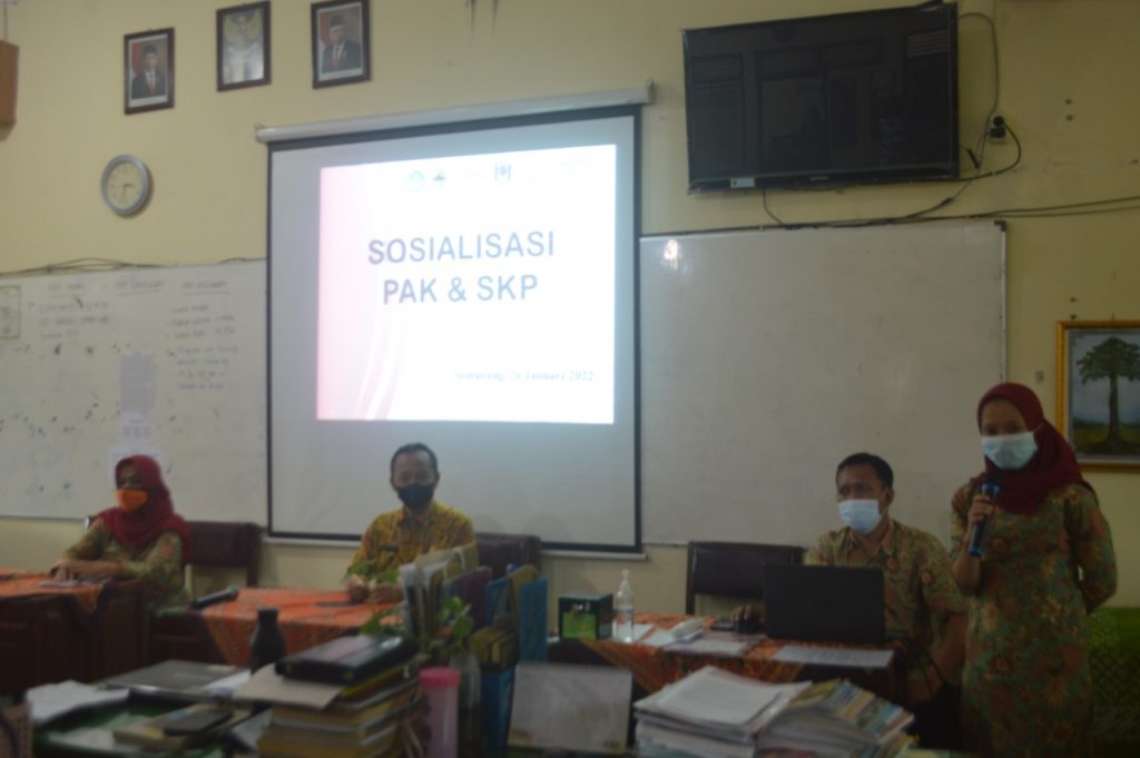 Sosialisasi Aturan Terbaru SKP dan PAK di SMAN 13 Semarang