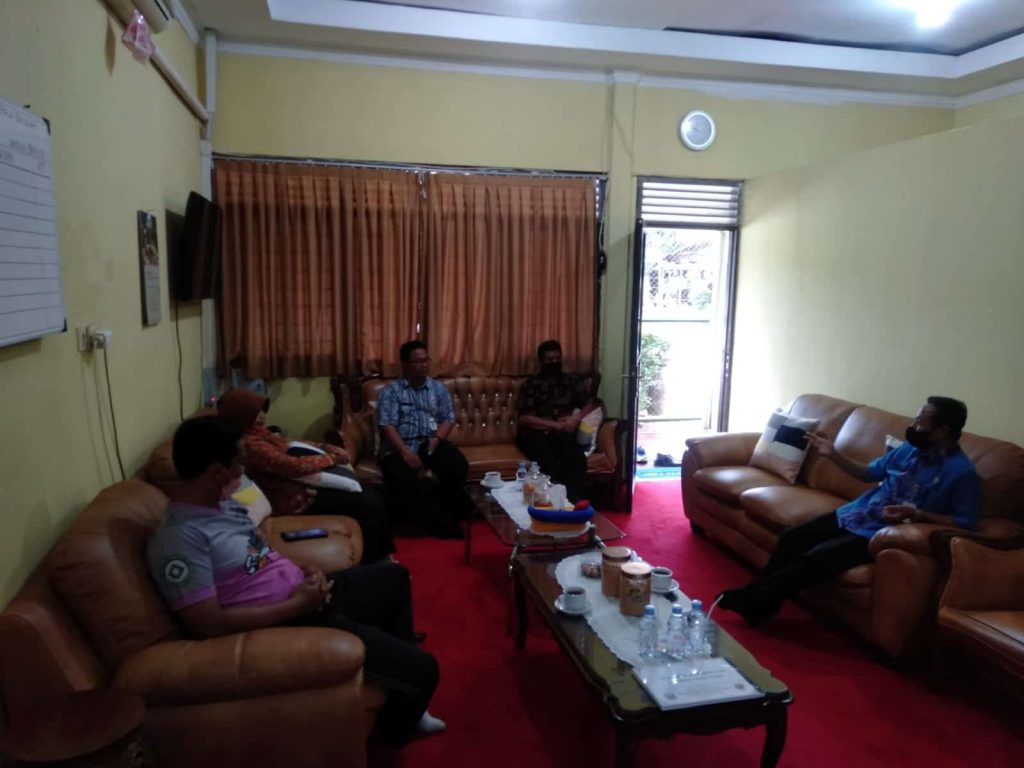 Koordinasi Kepala SMA Negeri 13 Semarang sebagai pembina MGMP PJOK SMA Kota Semarang