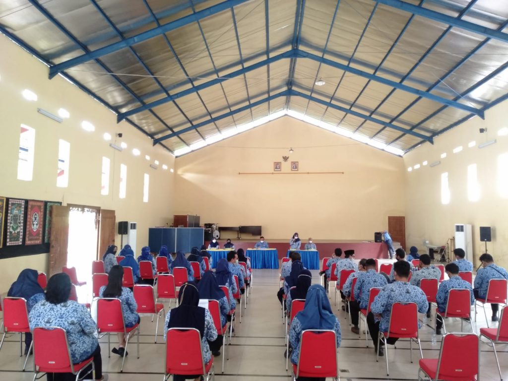 Rapat Dinas Semester Genap Tahun Ajaran 2021/2022 SMAN 13 Semarang