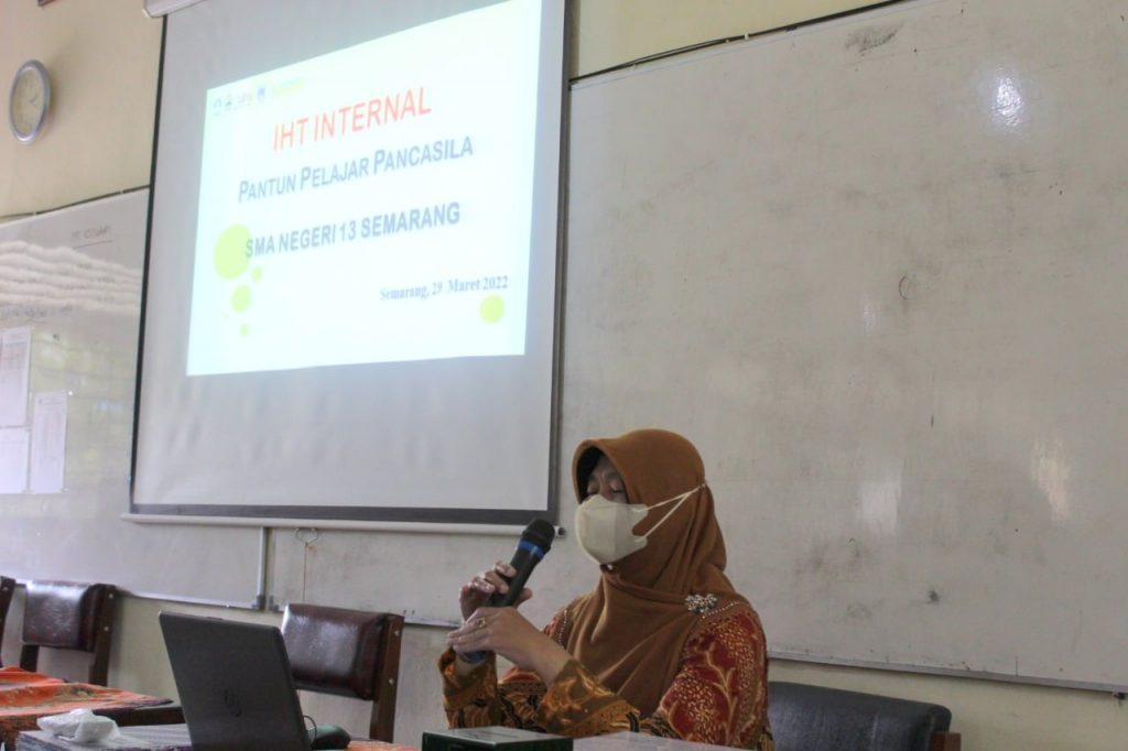 IHT Internal Pantun Pelajar Pancasila SMAN 13 Semarang