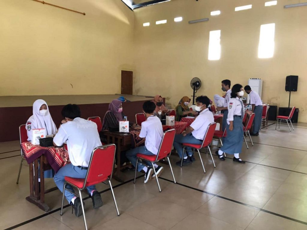 Penjaringan Kesehatan Siswa Kelas X SMAN 13 Semarang 2022