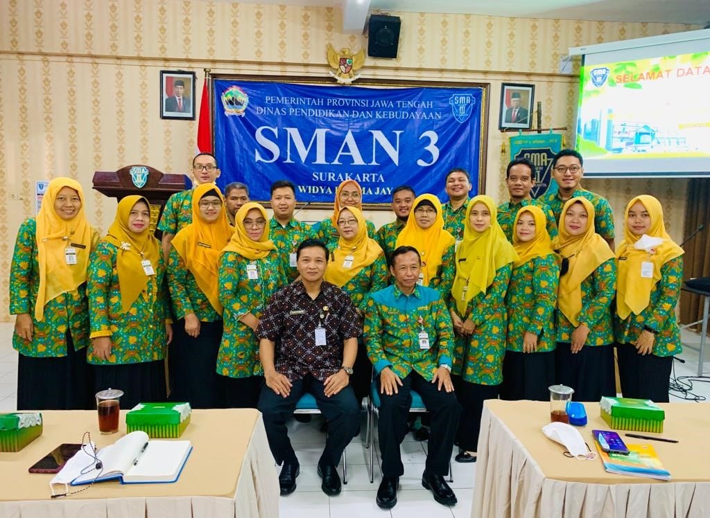 Studi Tiru SMAN 13 Semarang ke SMAN 3 Surakarta dalam Rangka Penerapan Implementasi Kurikulum Merdeka